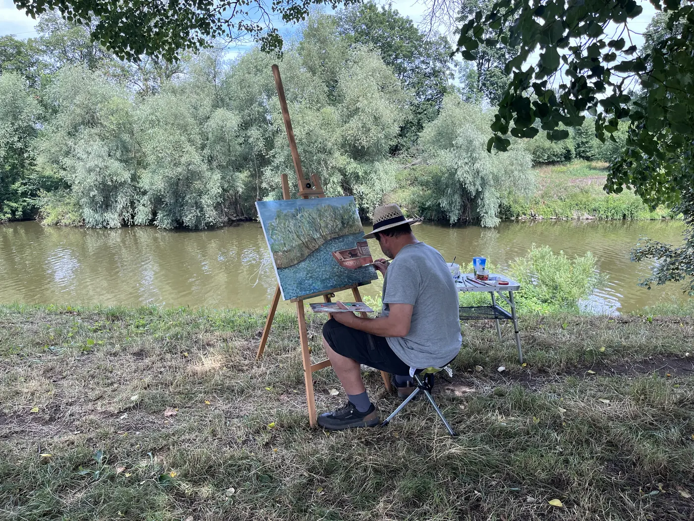 Společné malování na břehu Labe
